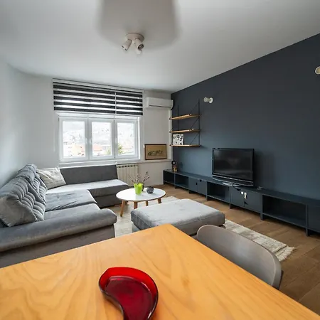 Design 1bdr With View شقة *